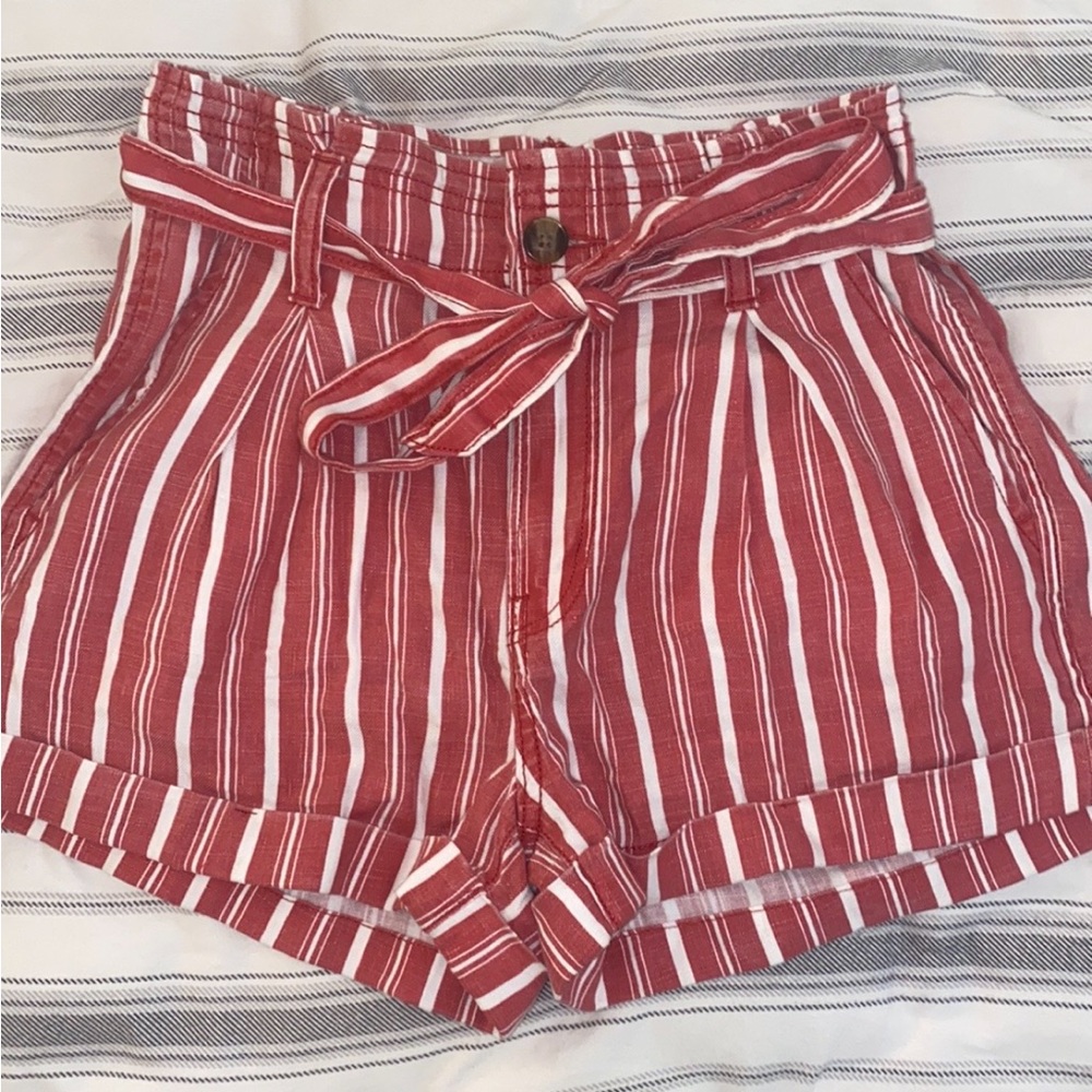 American Eagle Pink/White Striped Shorts, Waist Belt Tie , Side & Back Pockets.